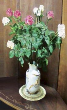 “Roses in a white vase” Evgeniy Senchenko