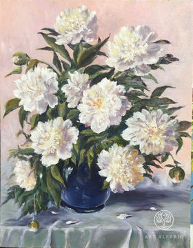 1. White peonies (Irina Sukhanova)