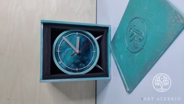 Clock made of concrete and resin